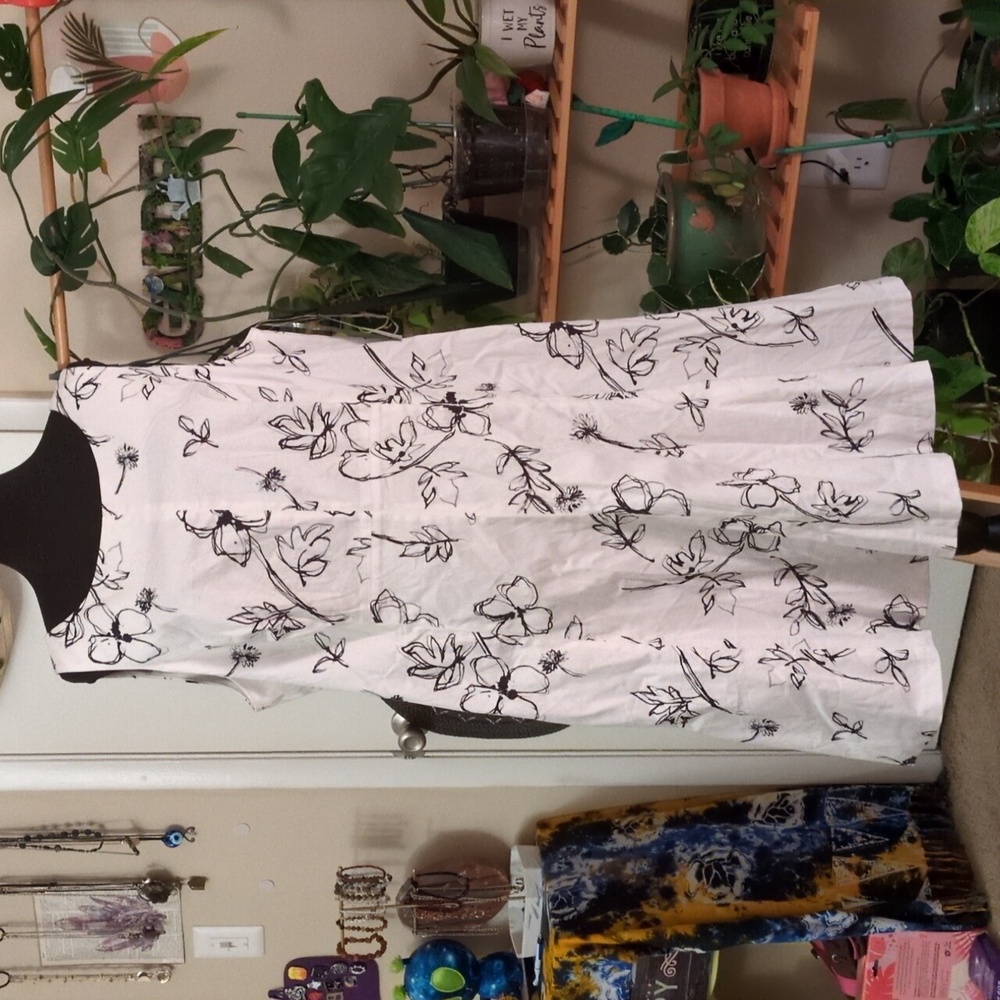 Chaps Sz 18W white dress with black flowers NWT